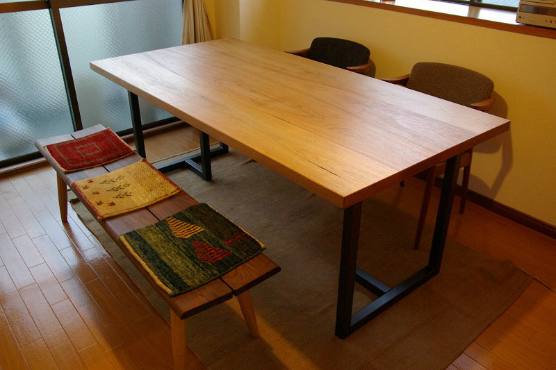113 無垢手作り家具 丸テーブル円卓ダイニングテーブル学習机仏壇の福庭