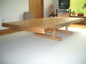 楢（ナラ）の一枚板リビングテーブル