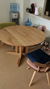 無垢手作り丸テーブル